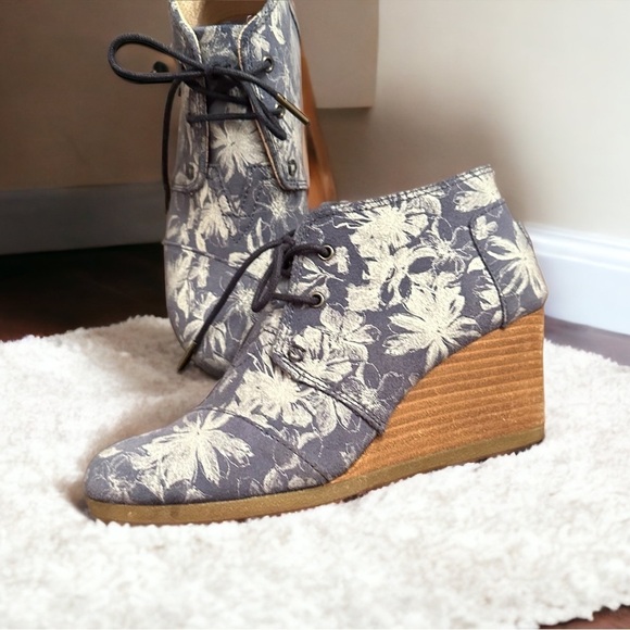 Toms wedges size 8 EXCELLENT CONDITION - Picture 4 of 6